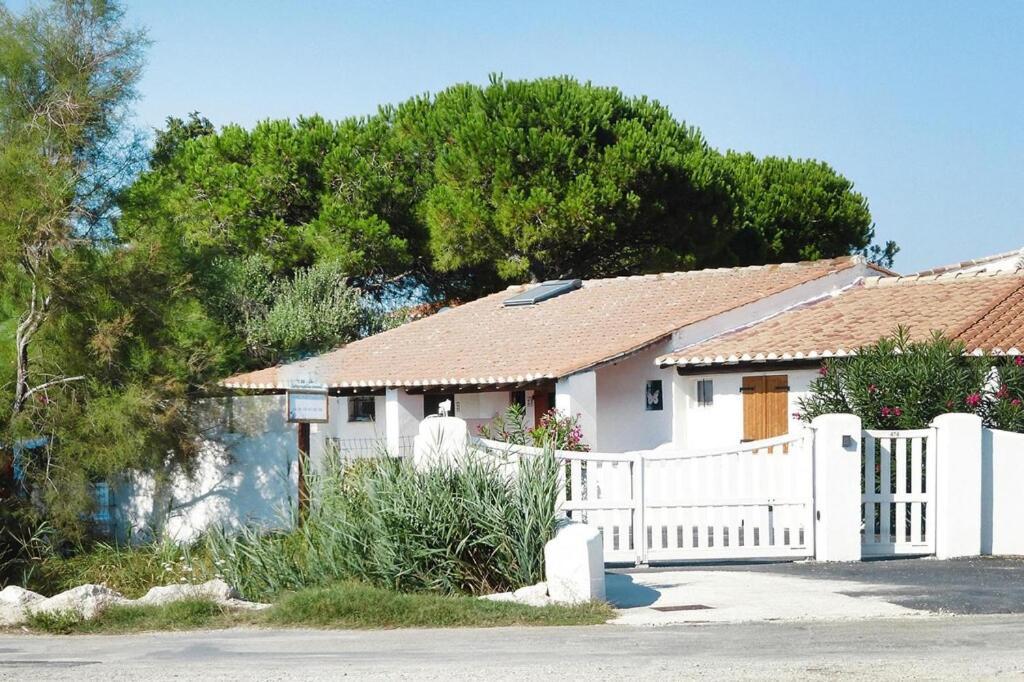Holiday Home With Shared Pool Σαιντ-Μαρί-ντε-λα-Μερ Εξωτερικό φωτογραφία